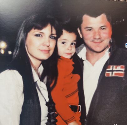 Жени Калканджиева със съпруга си Стефан и детето им Георги