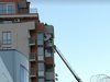 Мъж заплашва да скочи от деветия етаж в Студентски град (Снимки)