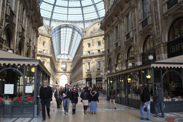 Милано е столицата на висшата мода и дизайна. Ако нямате пари за скъпи колекции обаче, просто не сте за там.