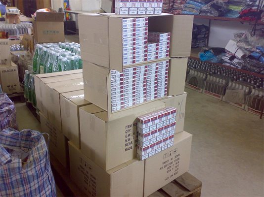 Пипнаха 3500 кутии цигари, замаскирани като зеленчуци