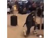 Паника на летище заради туристи с неизбухнала граната (Видео)