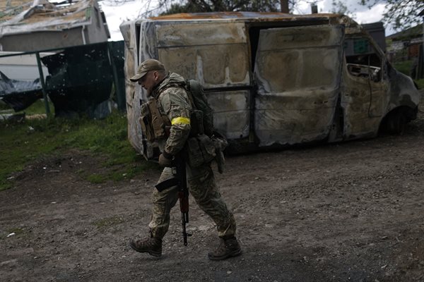 Украинските сили са отблъснали руските войски в района на Харков и са си възвърнали контрола над част от границата с Русия. СНМИМКА: РОЙТЕРС