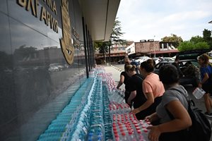 Доброволци от цялата страна помагат на Царево, удавено от потопа