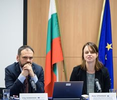 Експертите от Европейската комисия Ани Шпрангер и Филип Домански представиха в четвъртък доклад за състоянието на здравната система в България.