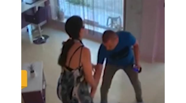 Хванаха германски турист, нападнал фризьорка в Бургас (Видео)