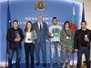 Кралев награди медалистите от европейското първенство по борба