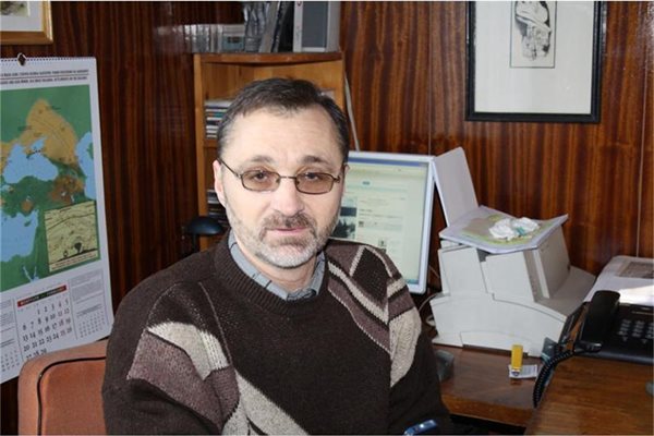 Ефим Ушев, автор на книги за родопския герой 
СНИМКИ: АВТОРЪТ