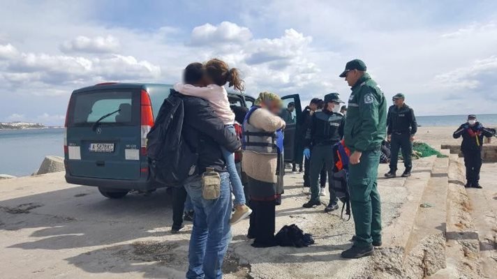 38 мигранти спасени в Черно море край нос Шабла.