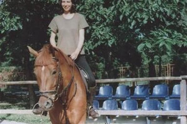 Една от страстите й- конната езда. 

