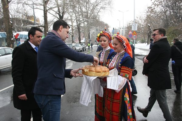 С пита и мед, както е традицията, беше открит булевардът.