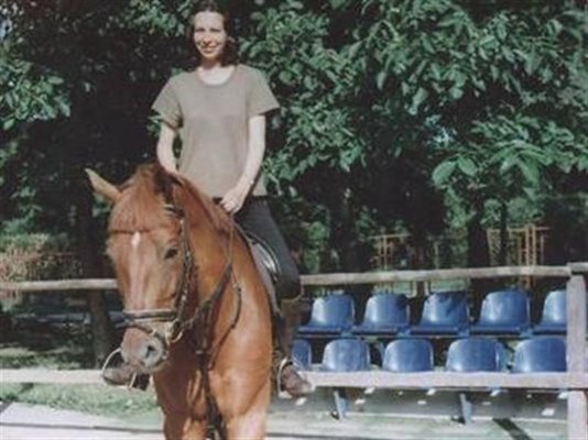 Една от страстите й- конната езда. 

