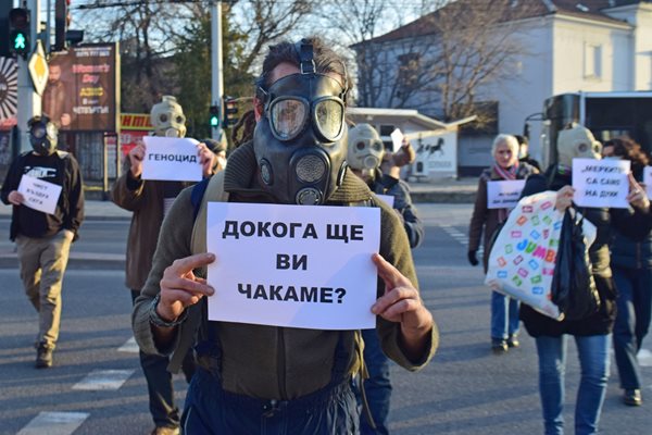 Преди време пловдивчани излязоха на протест с противогази срещу мръсния въздух. 