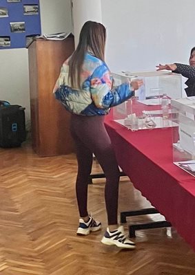 Габровска гласува в родния Момин проход