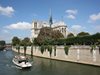 Париж разрешава плуването в Сена след век забрана