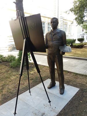 Откриват паметник на художника Бедиг Бедросян в Силистра. СНИМКИ: Авторката