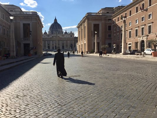 СНИМКА: Виолина Христова 
Празните улици през уикенда в Рим и Ватикана