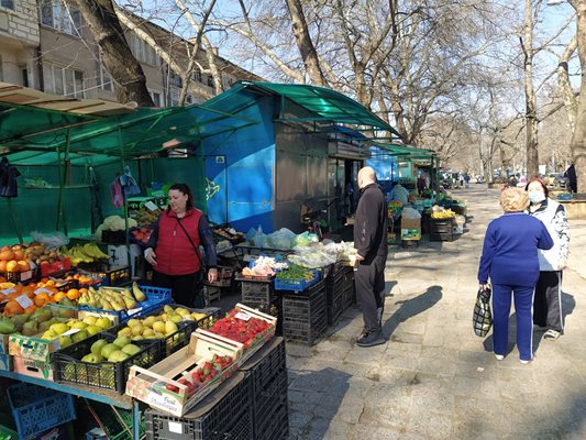 Пазарът на ул. "Младежка".