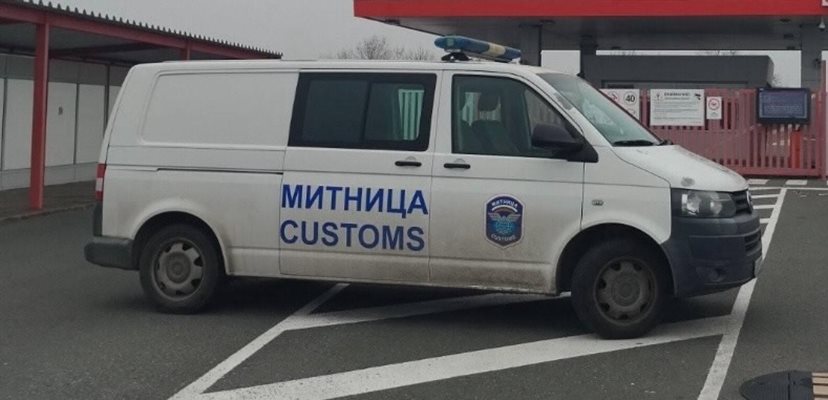 Автомобил на Агенция "Митници" 
СНИМКА: Фейсбук / Българските "Митници"