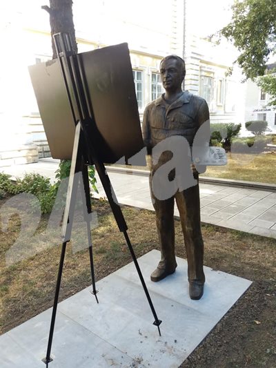 Откриват паметник на художника Бедиг Бедросян в Силистра. СНИМКИ: Авторката
