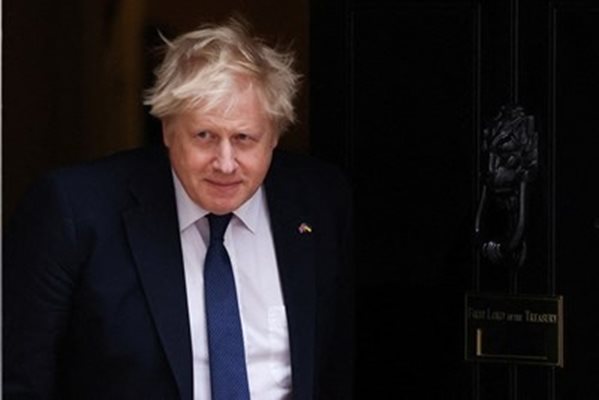 Борис Джонсън ще си завърши мандата, няма планове да подава оставка