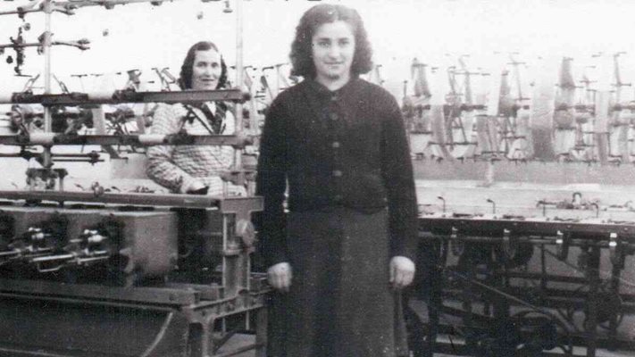 18-годишна, Савка Тошева основава копринена фабрика