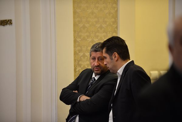 Съпредседателите на ДБ - Христо Иванов, и на ПП - Кирил Петков, в крайна сметка успяха да се договорят да играят заедно на местните избори.