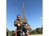 Шварценегер се появи в снимка на туристи в Париж