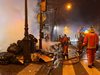 Макрон оцеля, но протестиращи подпалиха Париж (Обзор)
