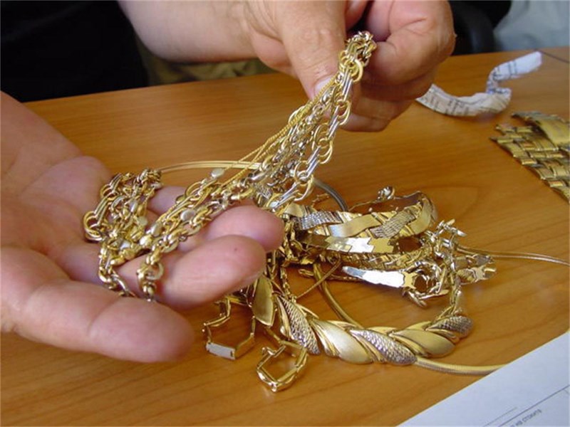 Трима осъдени за грабеж на златни накити от заложна къща в Благоевград