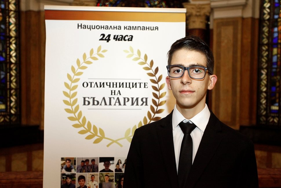 ИВАН ИВАНОВ, златен медалист по информатика и математика
