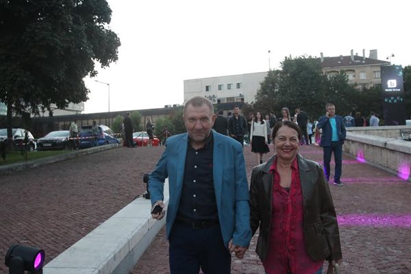 Главният сценарист на "Скъпи наследници" Емил Бонев със съпругата си - актрисата Виктория Колева