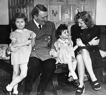 Децата на Химлер, Гьоринг, Менгеле, Хес не подозирали ужаса, сътворен от могъщите им родители, въпреки че в луксозните имения работели и лагеристи