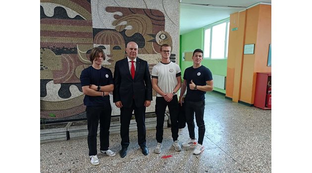 Иван Гешев се срещна с ученици от 10 и 11 клас от Английската езикова гимназия "Гео Милев"– Бургас
СНИМКА: Асоциация на прокурорите в България