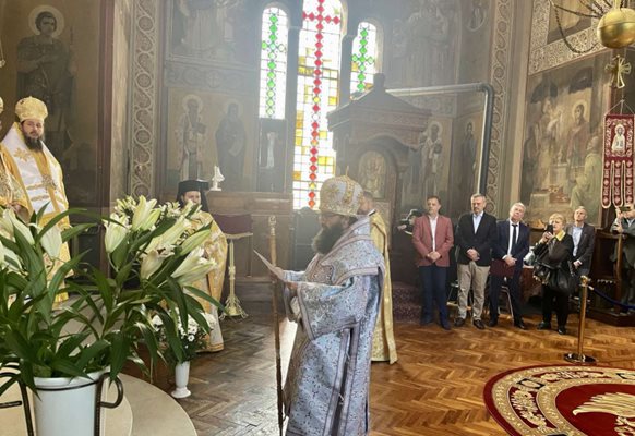Евтим Милошев и кметът Даниел Панов присъстваха на хиротонията на Никополския епископ Матей в катедрални яхрам на Велико Търново