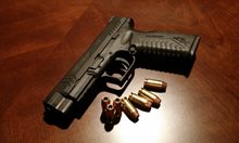 Заловиха пиян мъж със зареден пистолет в селска кръчма в Монтанско