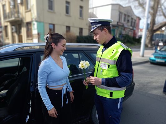 Друга водачка също се зарадва на нарцисите.