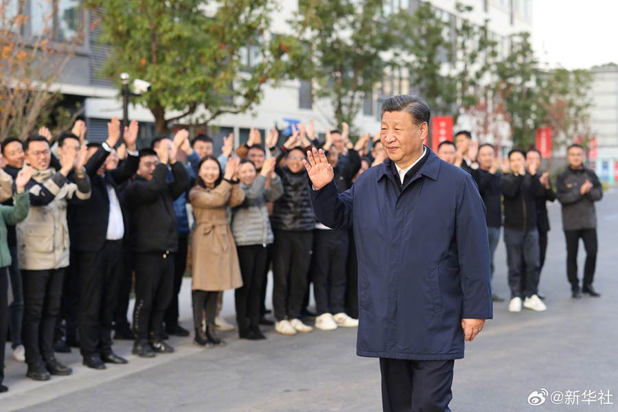 Лидерът на ЦК на ККП посети Шанхай