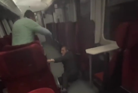 Пътник нападна кондуктор в бързия влак от Видин до Курило, заплашва, че ще го потроши