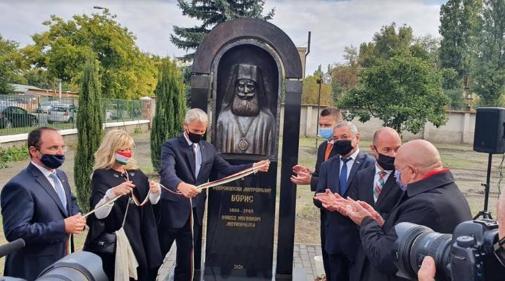В двора на църквата „Св.св. Кирил и Методий“ бе открит паметник на митрополит Борис Неврокопски, организирал първото църковно настоятелство в Будапеща