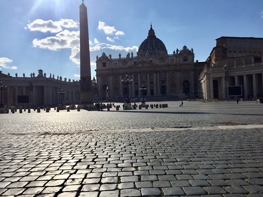 СНИМКИ: Виолина Христова 
Празните улици през уикенда в Рим и Ватикана