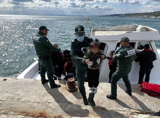 38 мигранти спасени в Черно море край нос Шабла