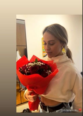 Актрисата Мария Бакалова получи цветя за Свети Валентин