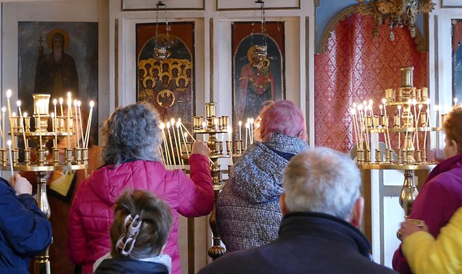 Богомолци изпълниха Рибната църква на Благовещение.