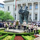 Всяка година на 24 май хиляди отдават почит на светите братя пред паметника им пред Народната библиотека в София.

СНИМКА: ЙОРДАН СИМЕОНОВ