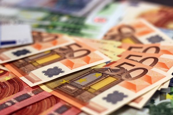Курсът на еврото и днес остава под прага от 1,08 долара. Снимка: Pixabay