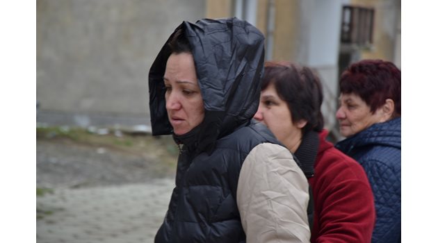 Майката на Дамла веднага след освобождаването й от ареста