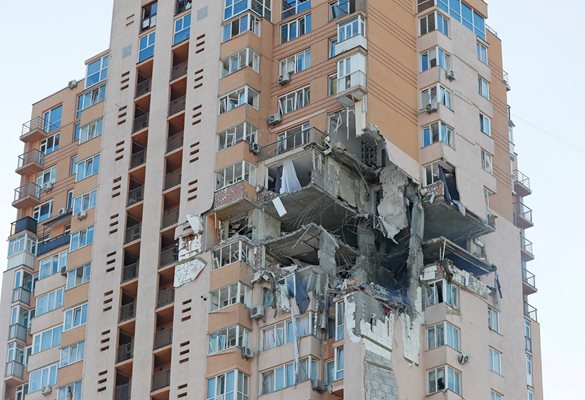 Сграда в Киев след нападението на Русия
СНИМКИ: Ройтерс