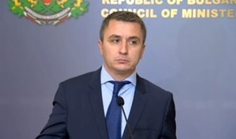 Бившият енергиен министър продал два апартамента в София