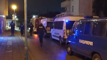Тежко въоръжена жандармерия настъпва към дома на барикадиралия се Венцеслав Караджов в Пловдив