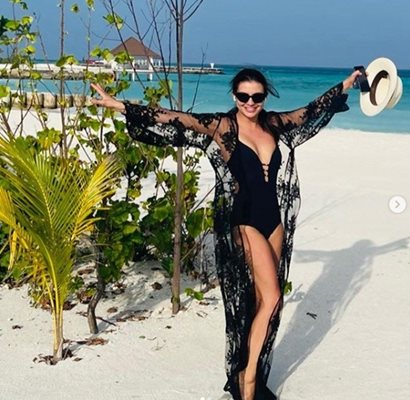 Деси Цонева се похвали в инстаграм, че най-после е успяла да хване тен по време на новогодишната си почивка на Малдивите. 
СНИМКА: ФЕЙСБУК ПРОФИЛ